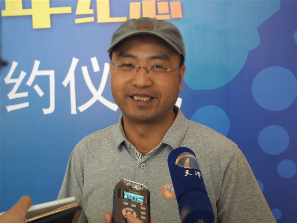 炫我科技CEO苟小刚接受记者采访